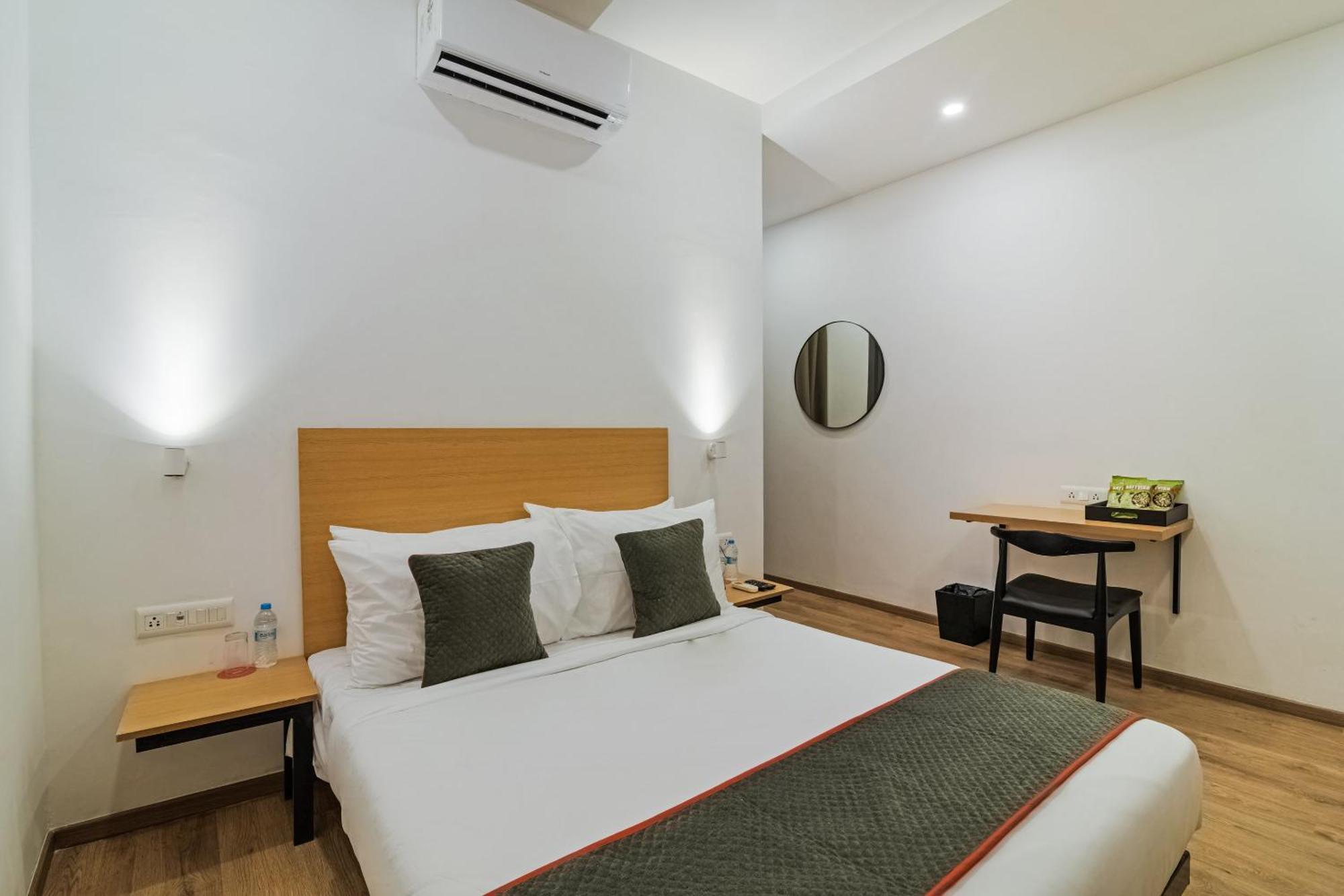Super Townhouse Xotel Chennai Exterior foto