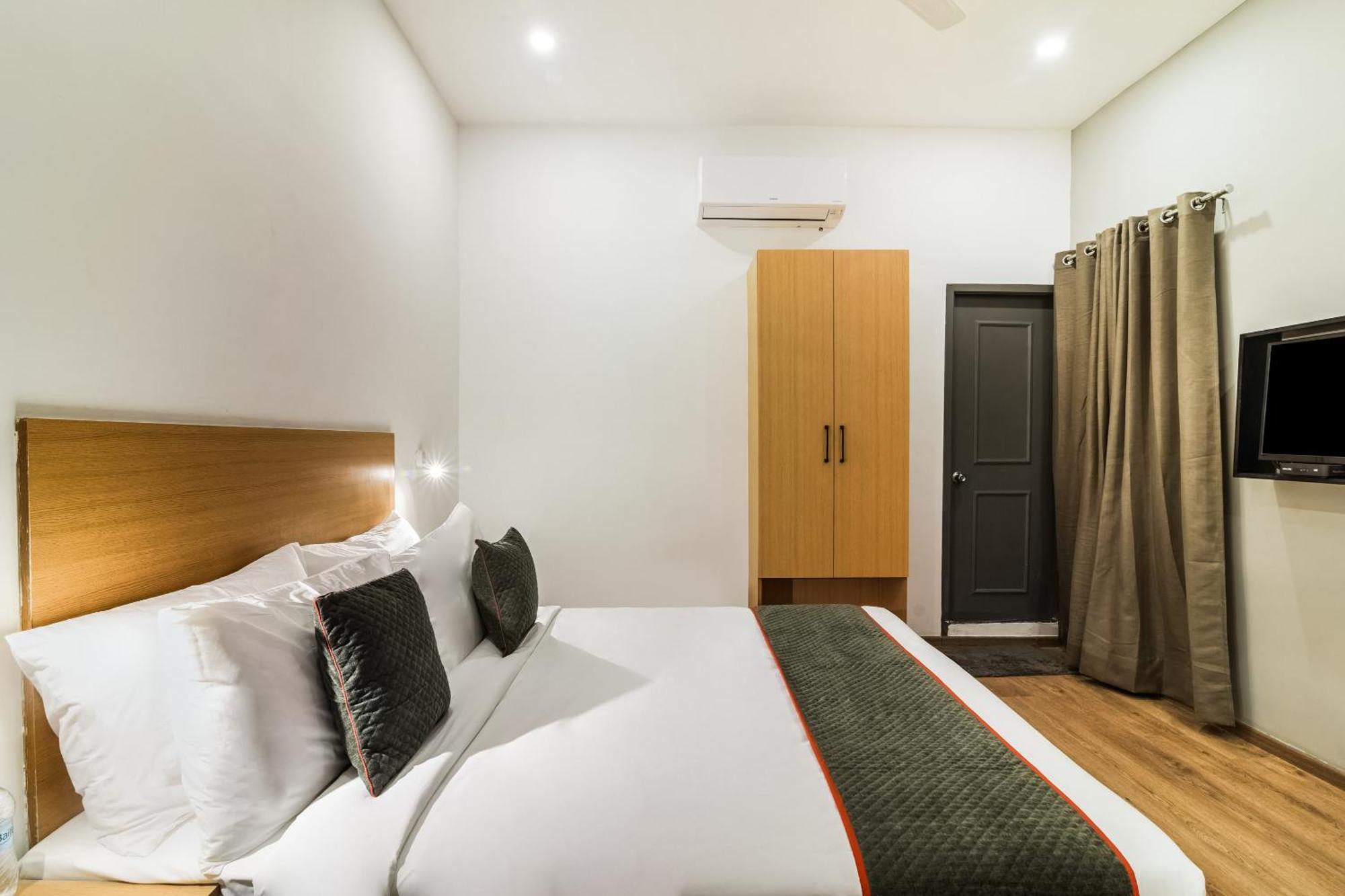 Super Townhouse Xotel Chennai Exterior foto